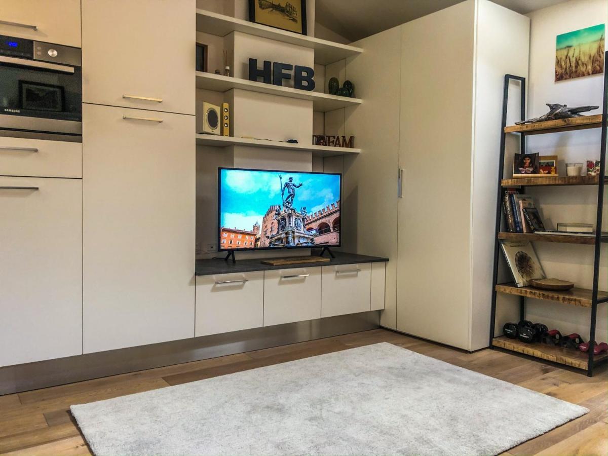 Healthy Flat Bologna - Tower Skyline View Apartment Bagian luar foto