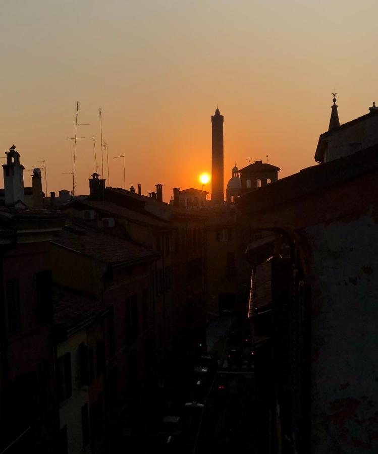 Healthy Flat Bologna - Tower Skyline View Apartment Bagian luar foto